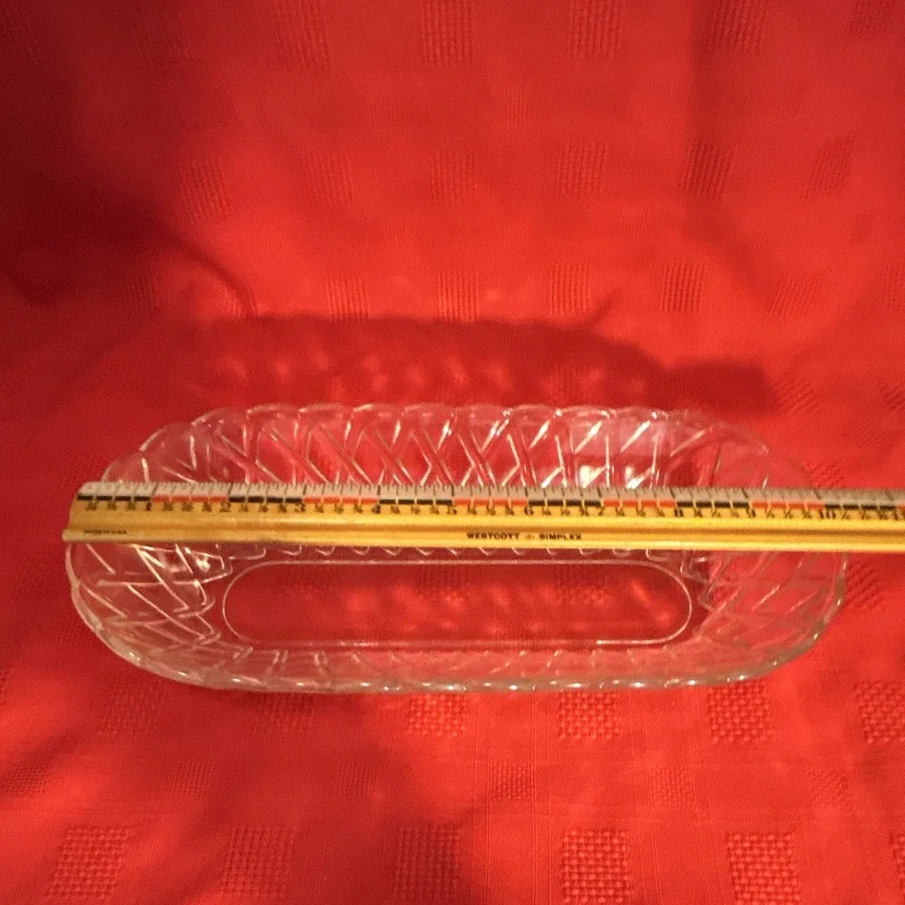 Pretzel glass celery dish Decorative, 11 in x 4 in